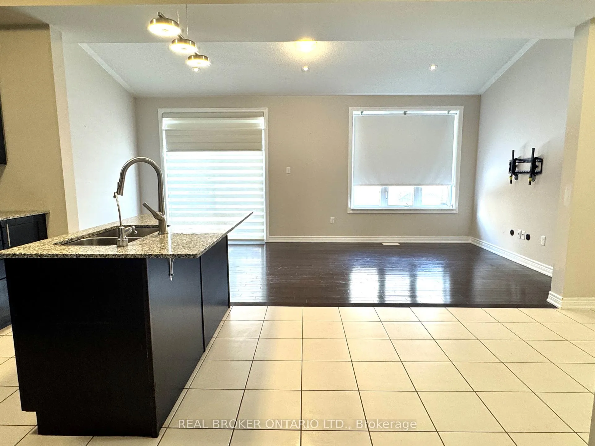 Photo 5 of 3 Brock Avenue, Markham, Berczy — HOMEH