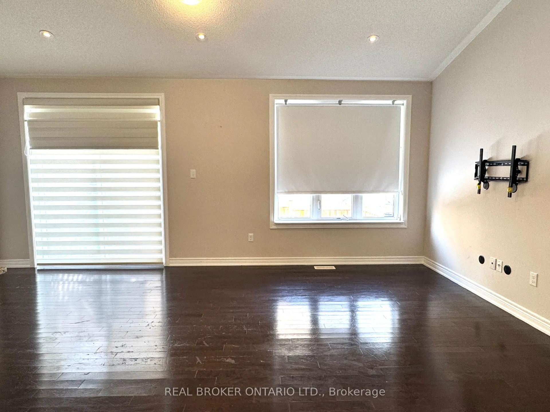 Photo 6 of 3 Brock Avenue, Markham, Berczy — HOMEH