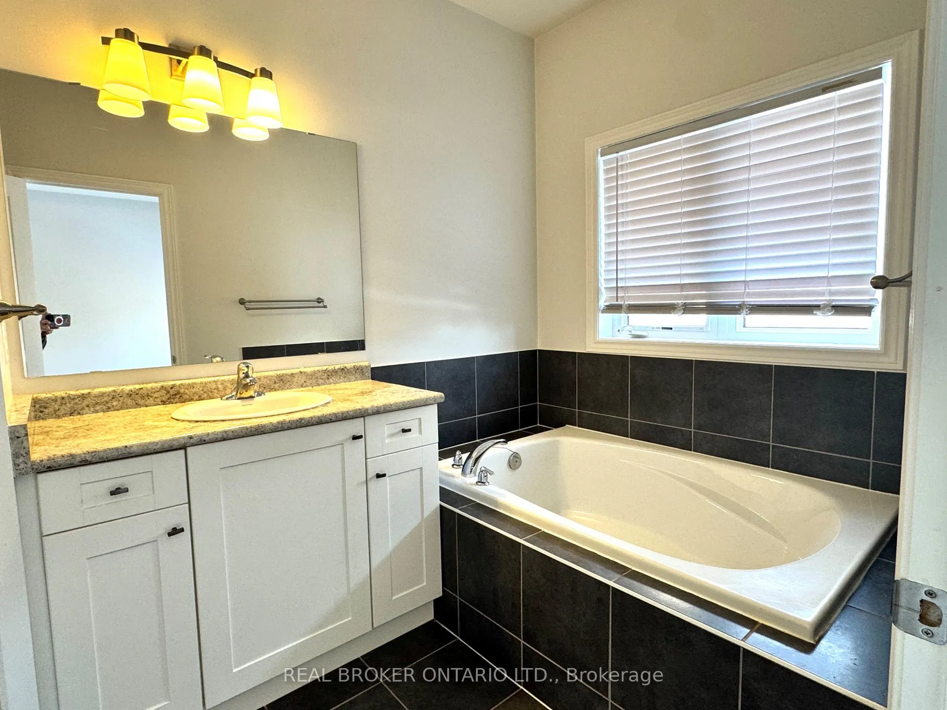 Photo 12 of 3 Brock Avenue, Markham, Berczy — HOMEH