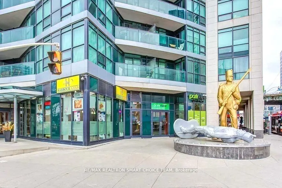 Photo 3 of Unit 2703, 600 Fleet Street, Toronto, Niagara — HOMEH