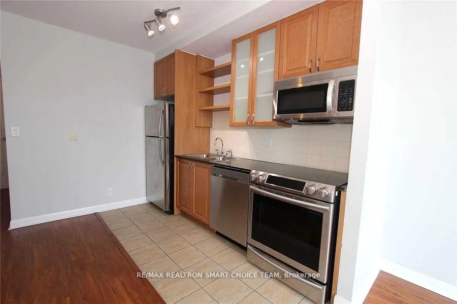 Photo 5 of Unit 2703, 600 Fleet Street, Toronto, Niagara — HOMEH