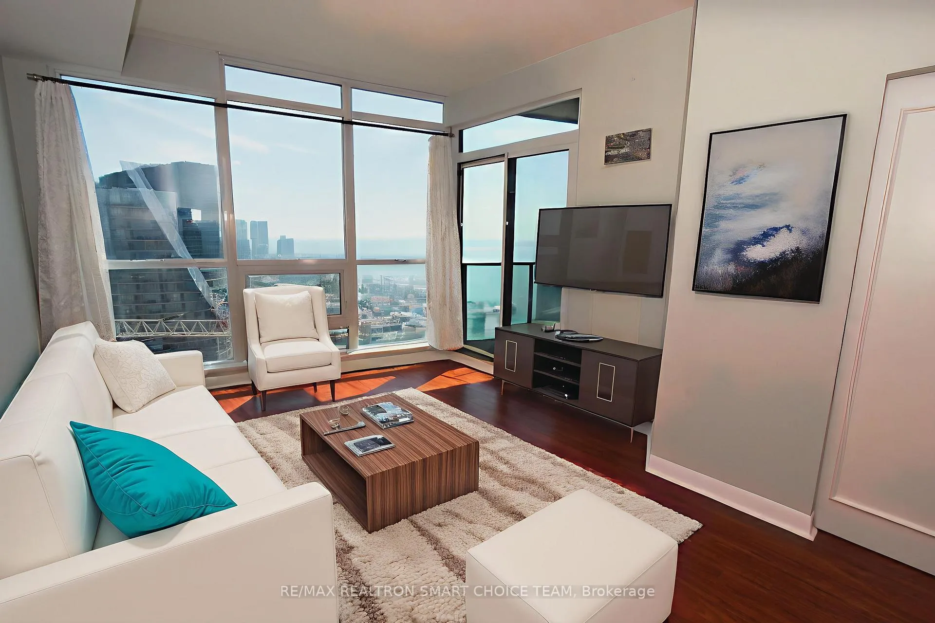 Photo 6 of Unit 2703, 600 Fleet Street, Toronto, Niagara — HOMEH