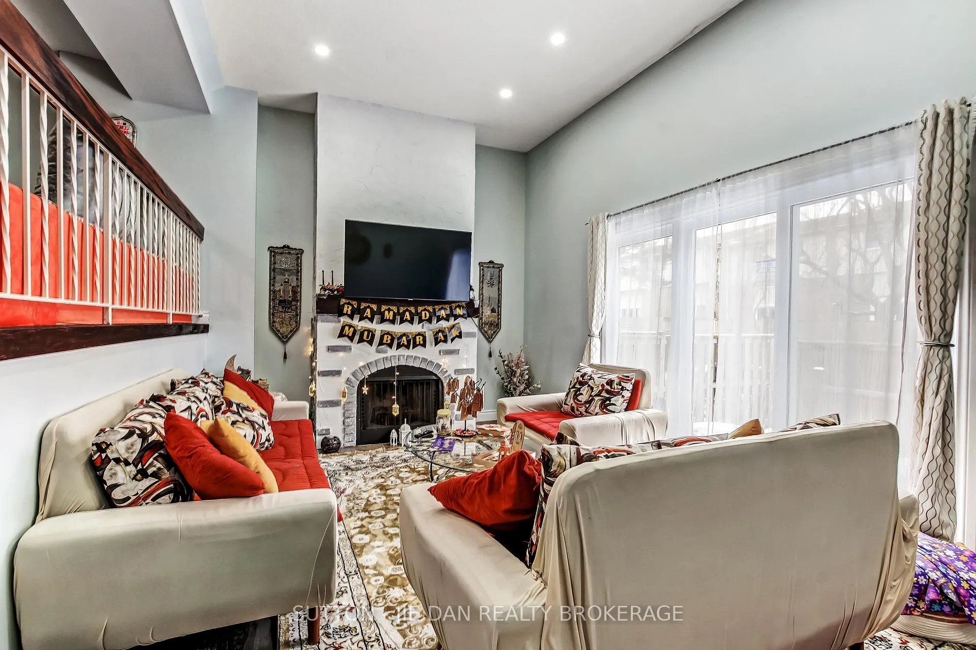 Photo 3 of Unit 44, 300 Sandringham Crescent, London, South R — HOMEH