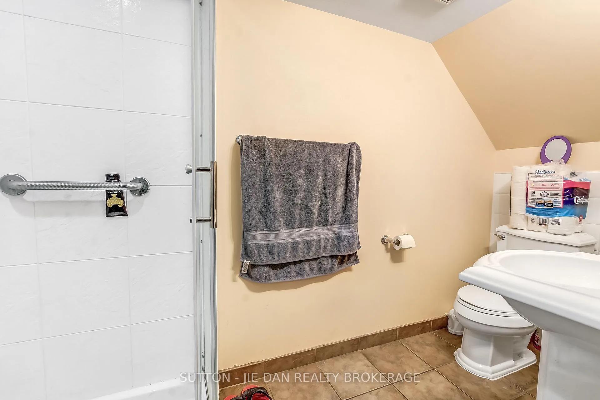 Photo 8 of Unit 44, 300 Sandringham Crescent, London, South R — HOMEH