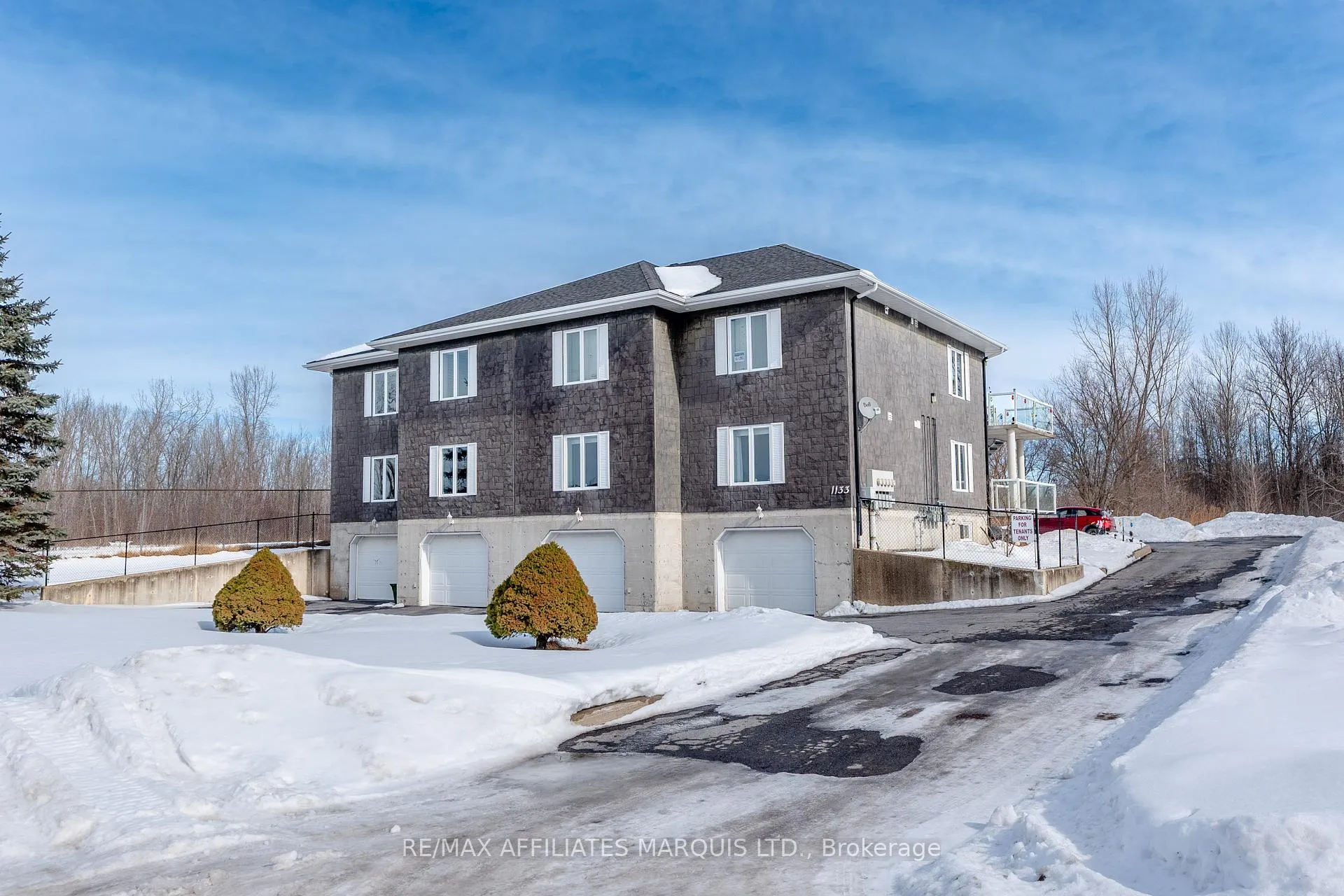 Photo 3 of 1133 Carleton Street, Cornwall — HOMEH