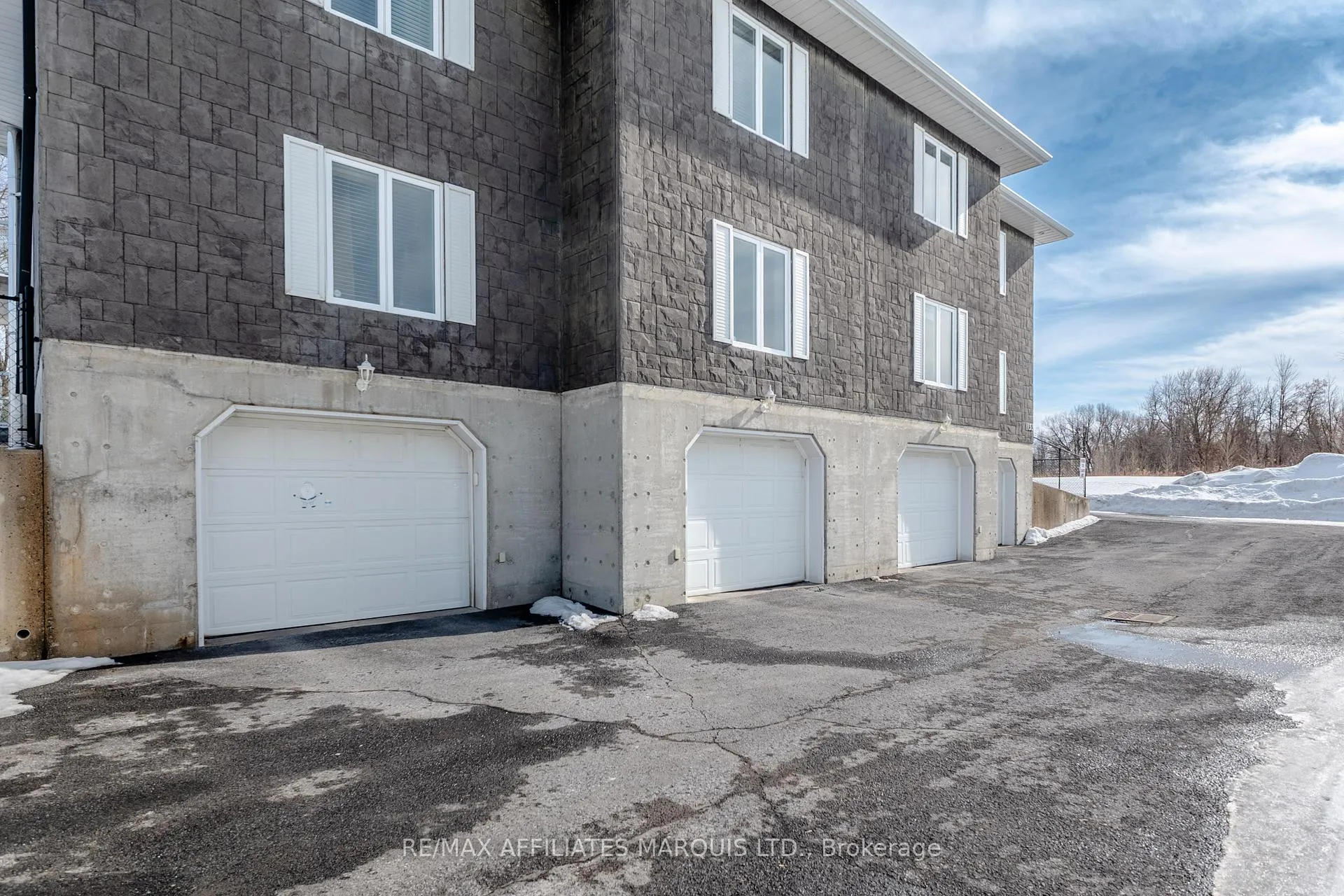 Photo 5 of 1133 Carleton Street, Cornwall — HOMEH