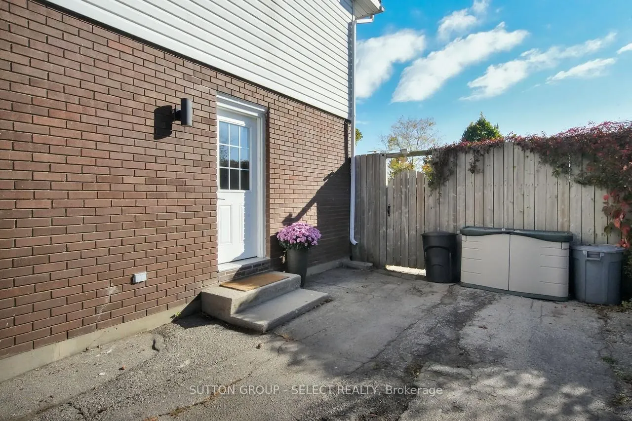 Photo 4 of 295 Admiral Drive, London, East I — HOMEH
