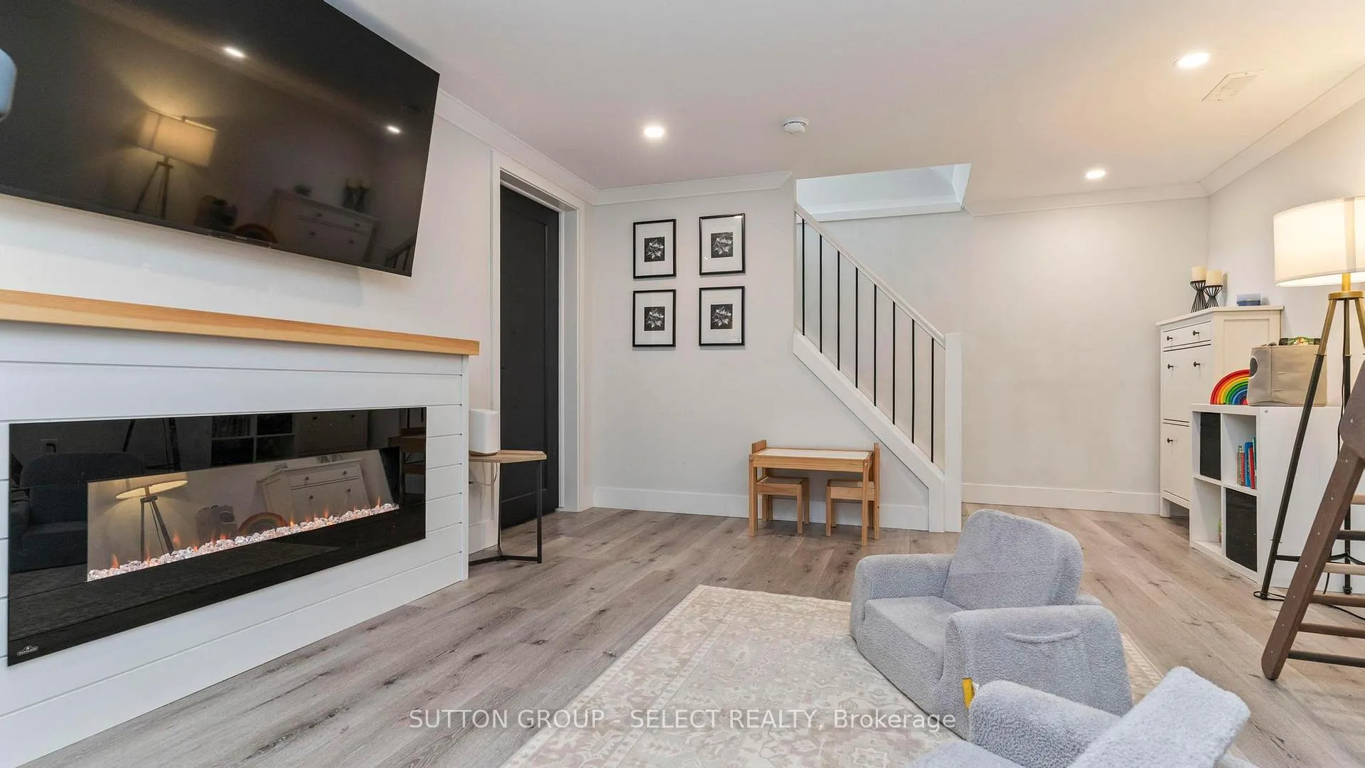 Photo 34 of 295 Admiral Drive, London, East I — HOMEH
