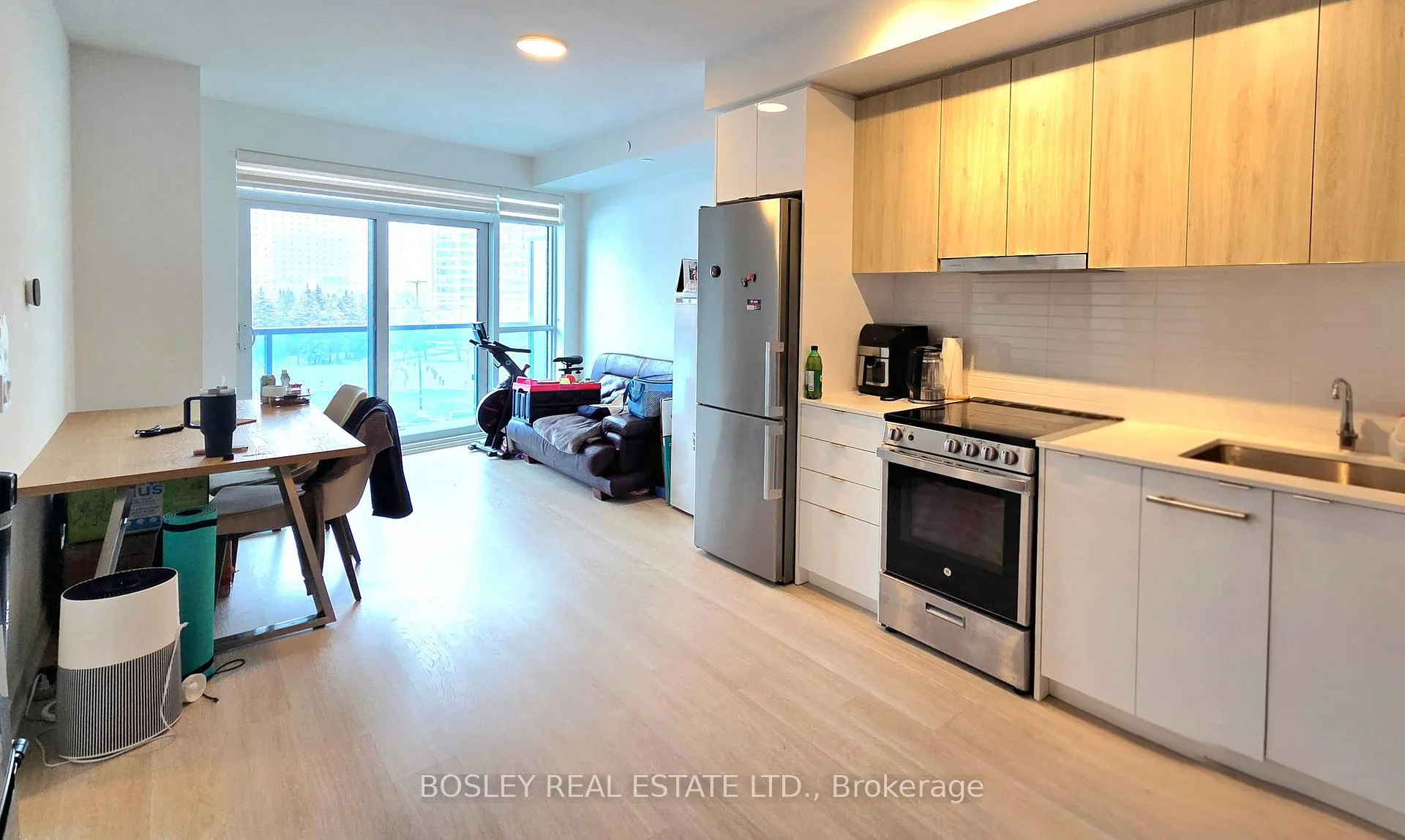 Photo 1 of Unit 305, 30 Upper Mall Way, Vaughan, Brownridge — HOMEH