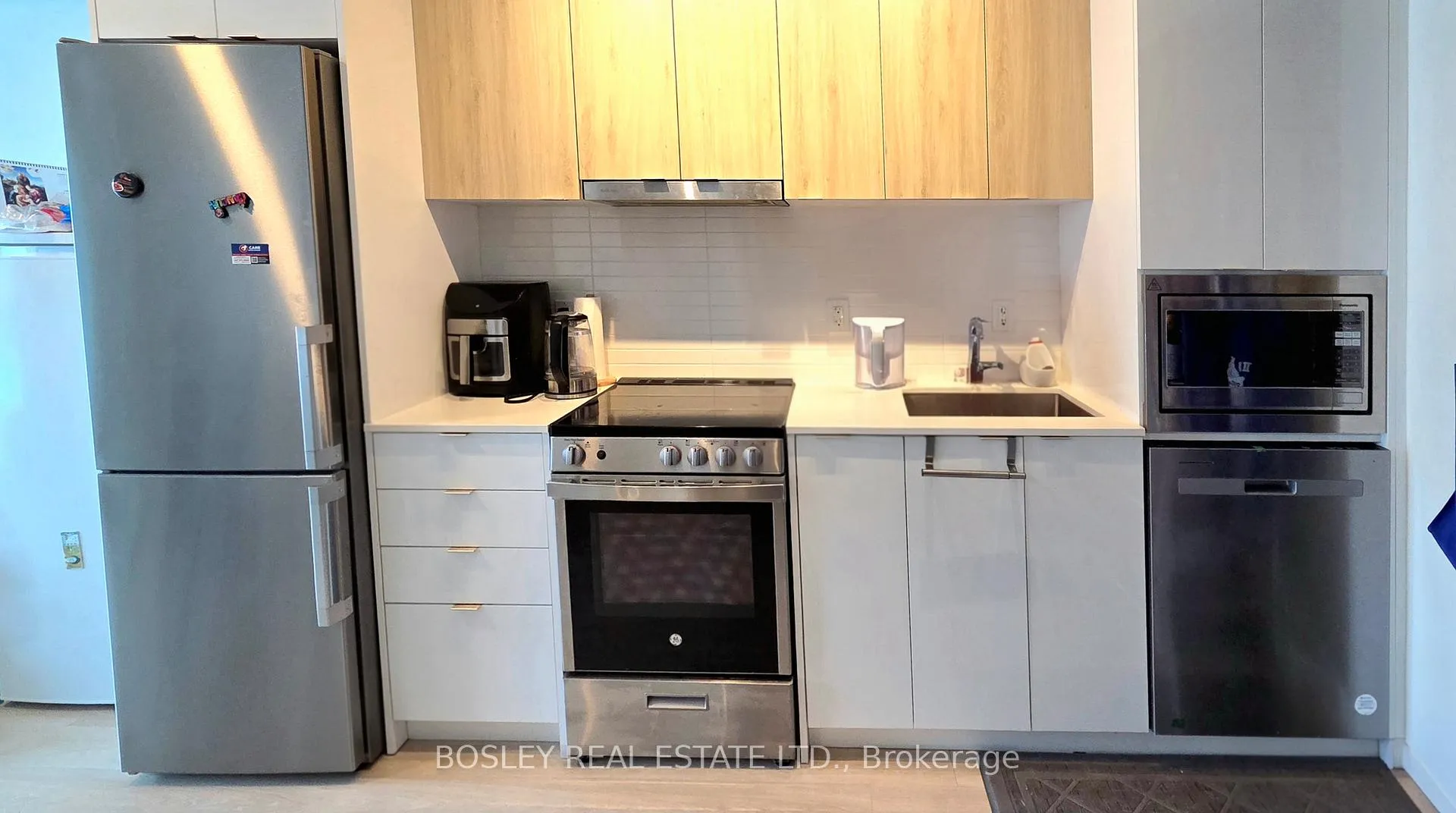 Photo 6 of Unit 305, 30 Upper Mall Way, Vaughan, Brownridge — HOMEH