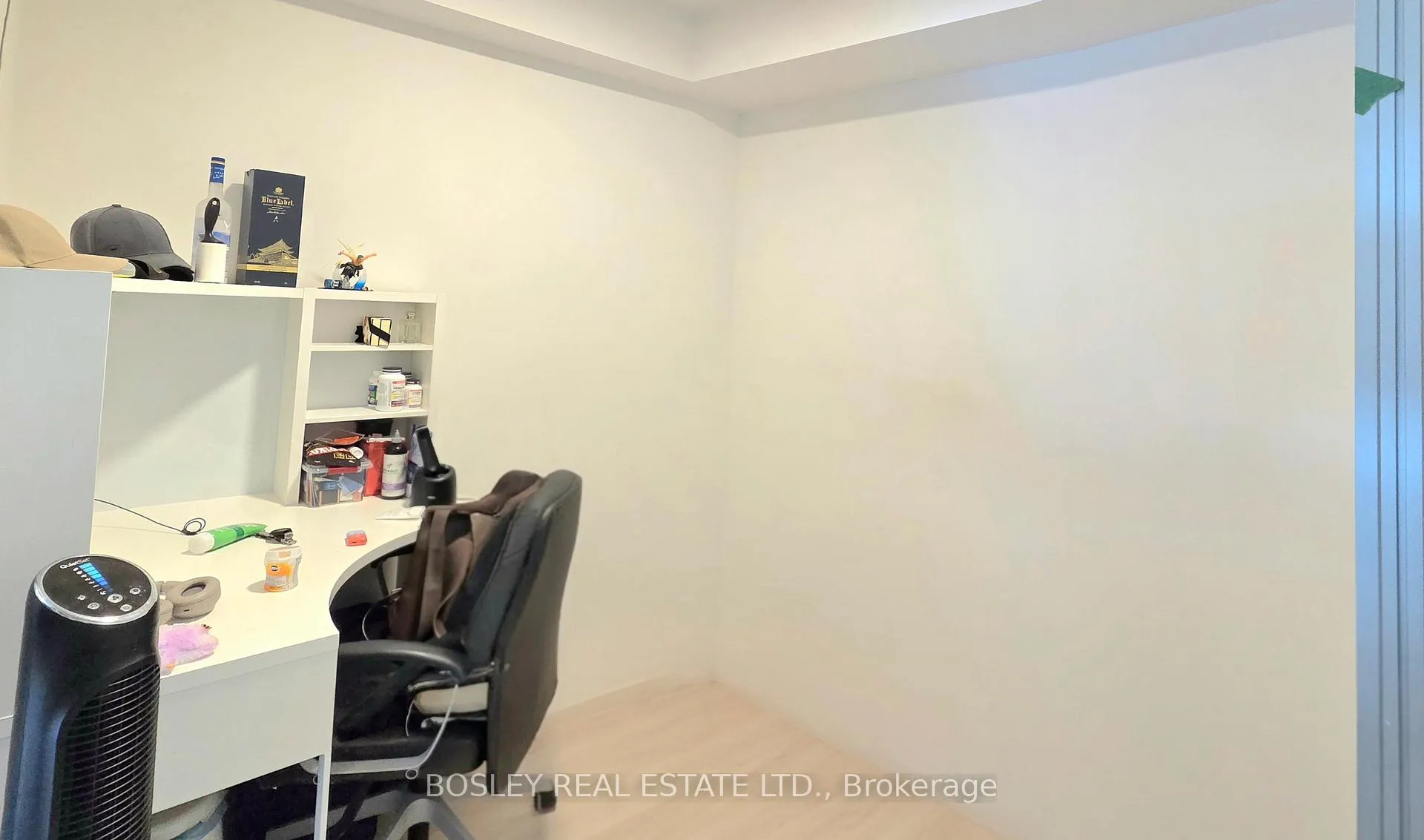 Photo 7 of Unit 305, 30 Upper Mall Way, Vaughan, Brownridge — HOMEH