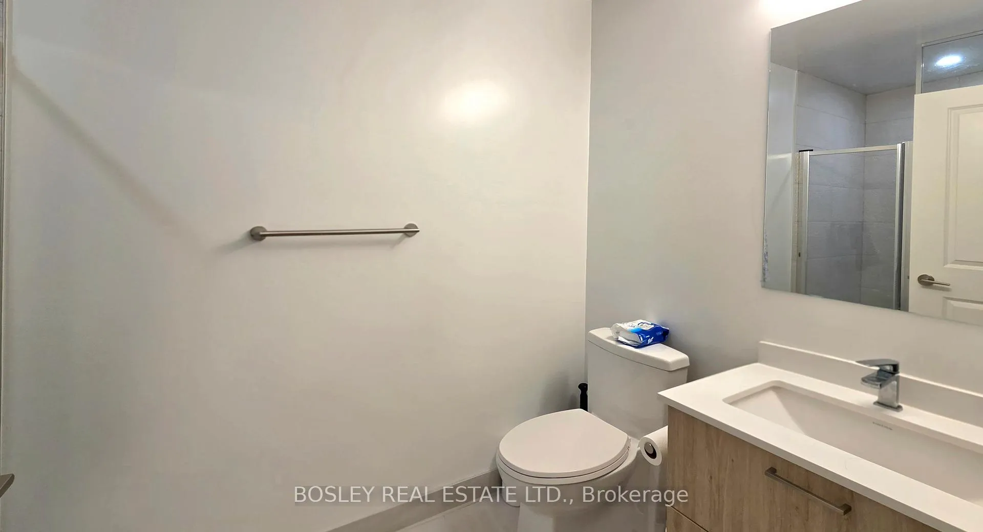 Photo 8 of Unit 305, 30 Upper Mall Way, Vaughan, Brownridge — HOMEH