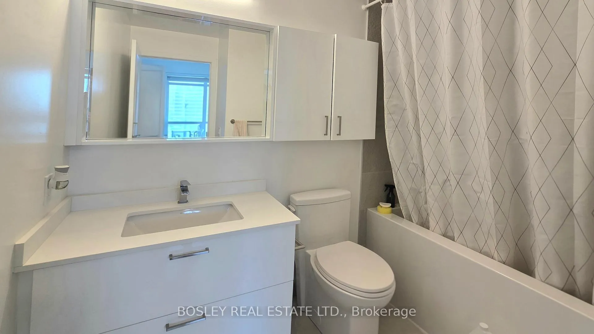 Photo 9 of Unit 305, 30 Upper Mall Way, Vaughan, Brownridge — HOMEH