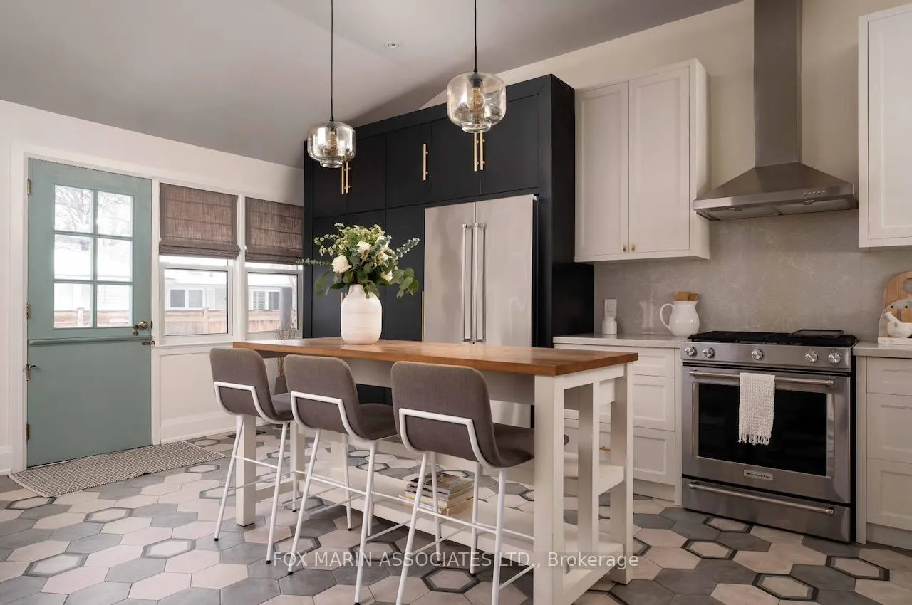 Photo 5 of 4 Dunstable Place, Etobicoke, Kingsview Village-The Westway — HOMEH