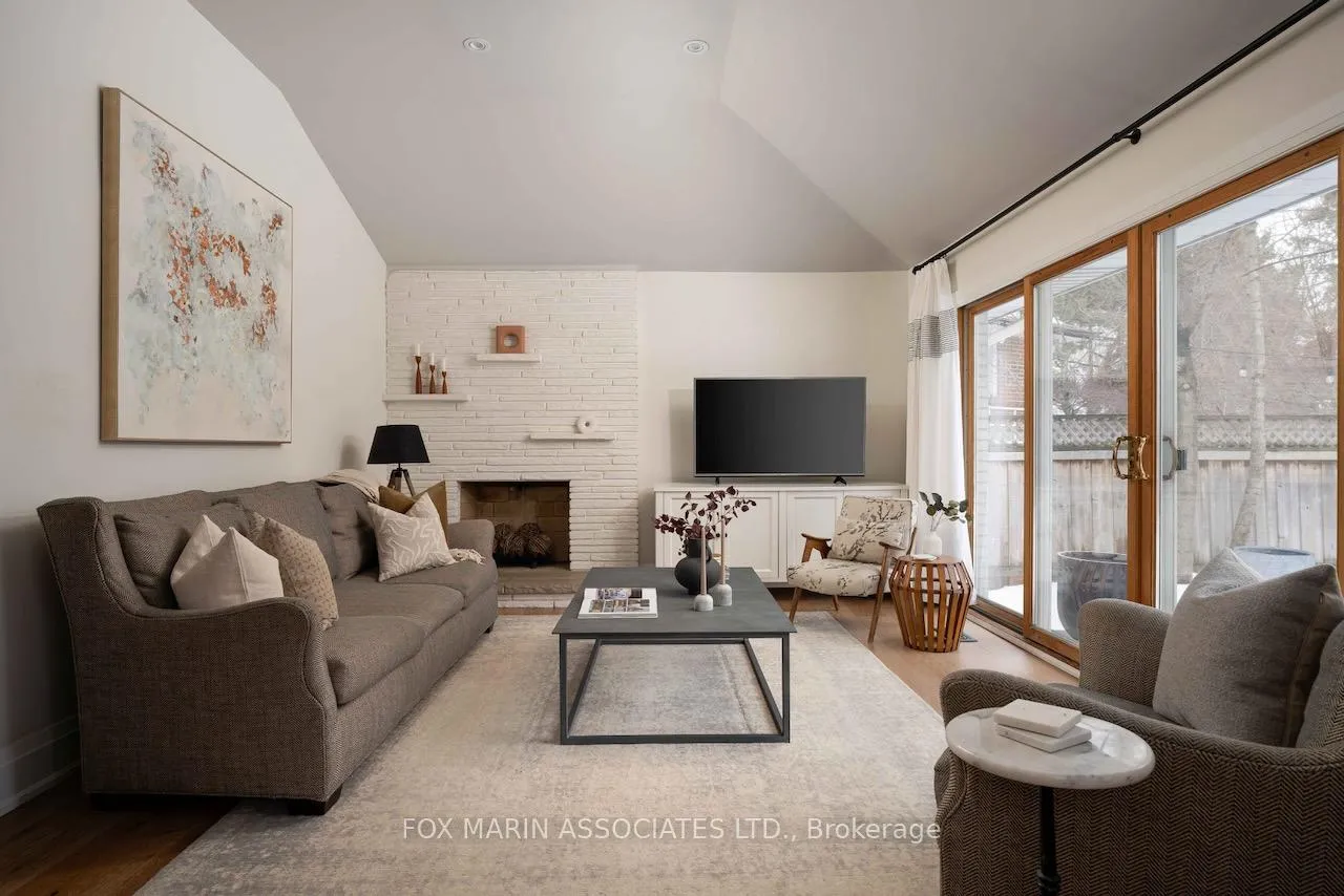 Photo 14 of 4 Dunstable Place, Etobicoke, Kingsview Village-The Westway — HOMEH