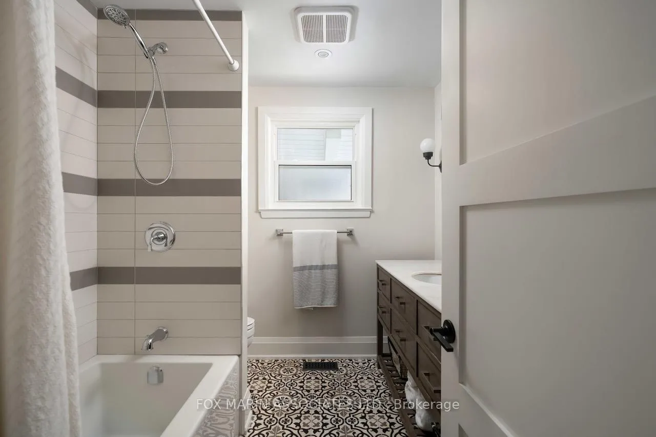 Photo 28 of 4 Dunstable Place, Etobicoke, Kingsview Village-The Westway — HOMEH