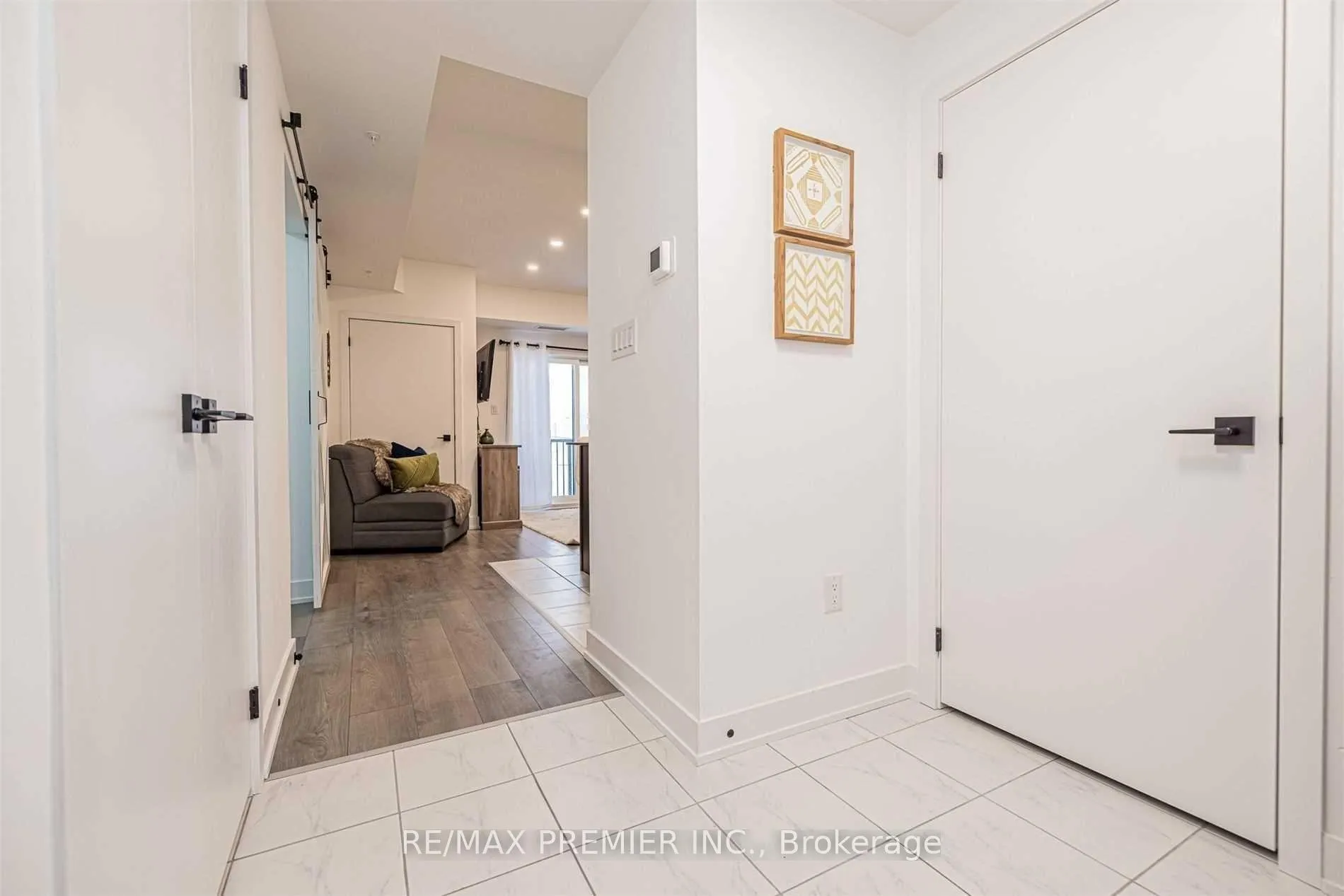 Photo 3 of Unit 210, 6 Spice Way, Barrie, Rural Barrie Southeast — HOMEH