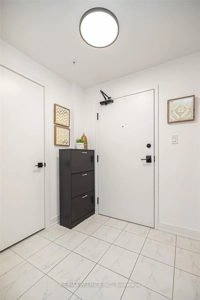 Photo 4 of Unit 210, 6 Spice Way, Barrie, Rural Barrie Southeast — HOMEH
