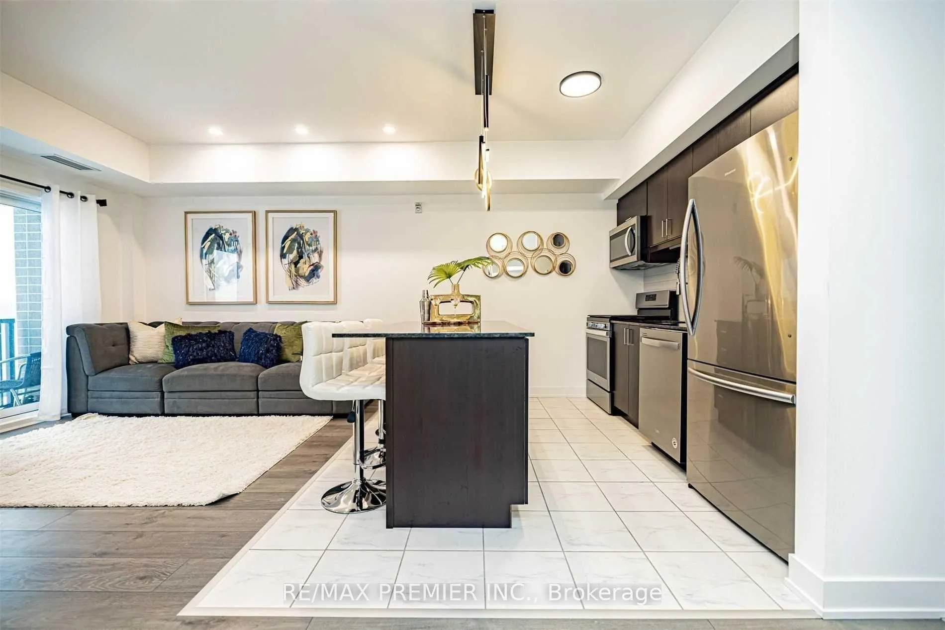 Photo 5 of Unit 210, 6 Spice Way, Barrie, Rural Barrie Southeast — HOMEH