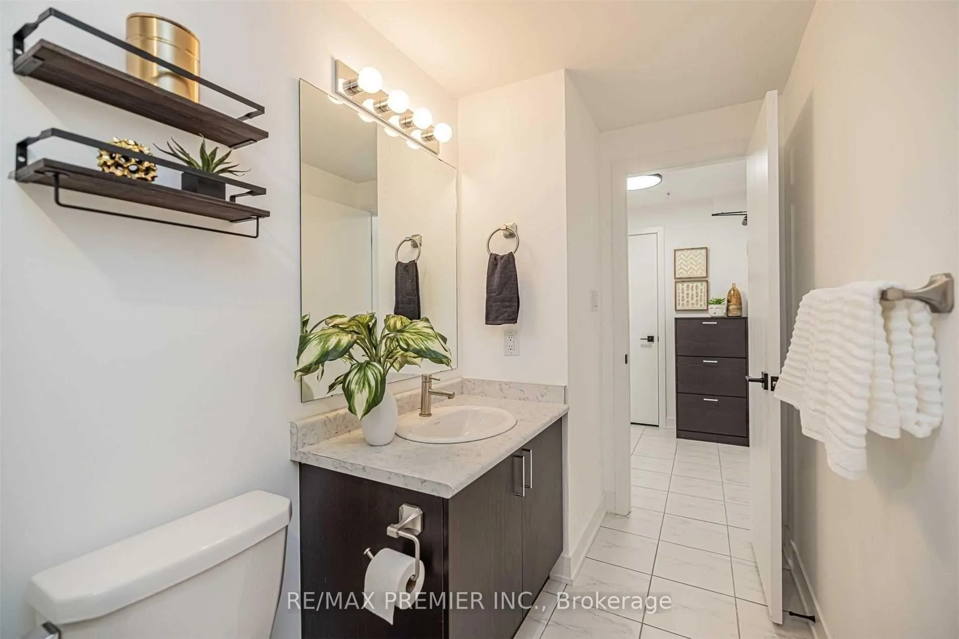 Photo 13 of Unit 210, 6 Spice Way, Barrie, Rural Barrie Southeast — HOMEH