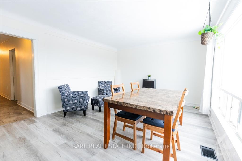 Photo 2 of Unit 3, 403 Peach Tree Lane, Ottawa, Viscount Alexander Park — HOMEH
