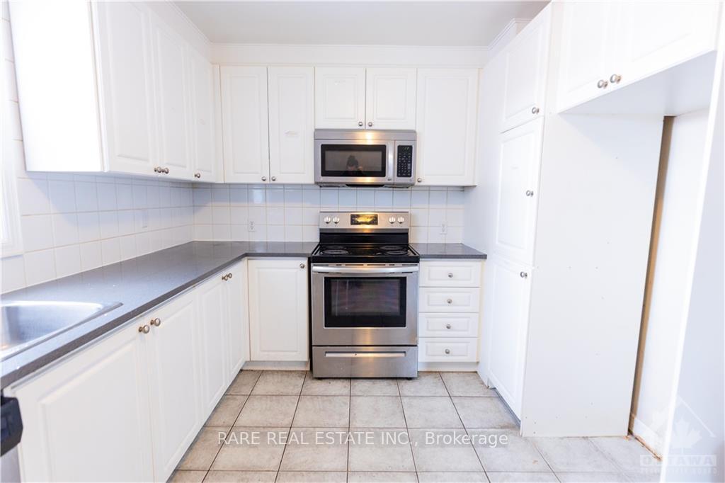 Photo 9 of Unit 3, 403 Peach Tree Lane, Ottawa, Viscount Alexander Park — HOMEH