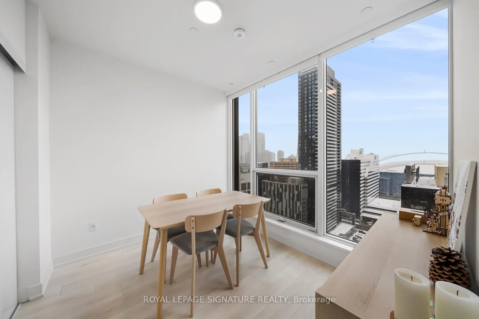 Photo 10 of Unit 1909, 35 Mercer Street, Toronto, Waterfront Communities — HOMEH