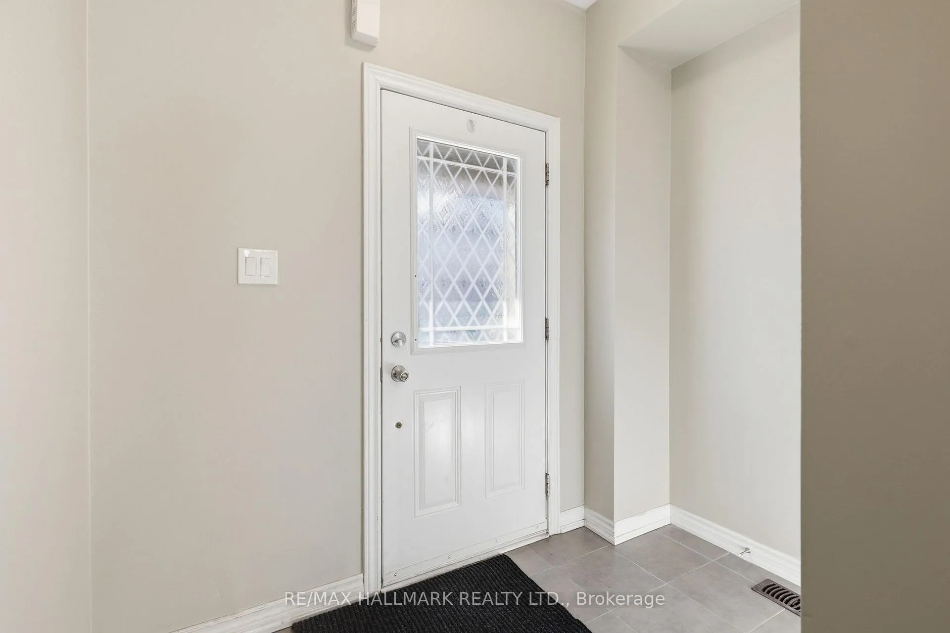 Photo 3 of 38 Deneb Street, Barrie, Ardagh — HOMEH