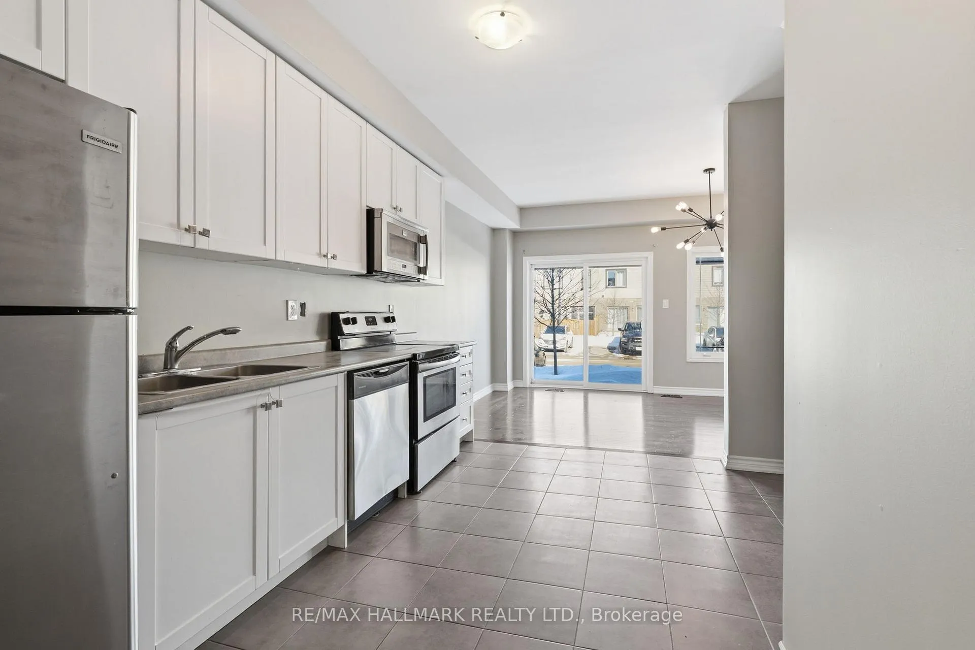 Photo 4 of 38 Deneb Street, Barrie, Ardagh — HOMEH