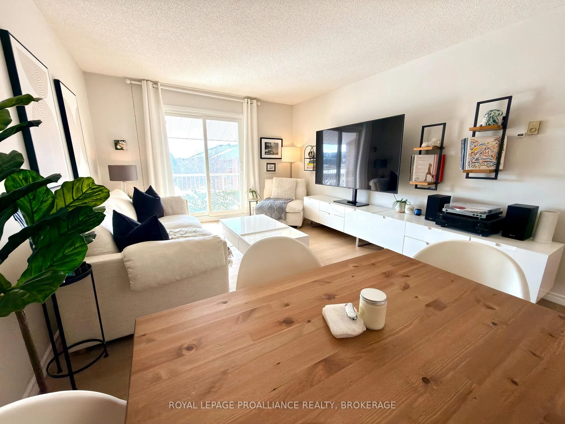 Photo 6 of Unit 411, 580 Armstrong Road, Kingston, East Gardiners Rd — HOMEH