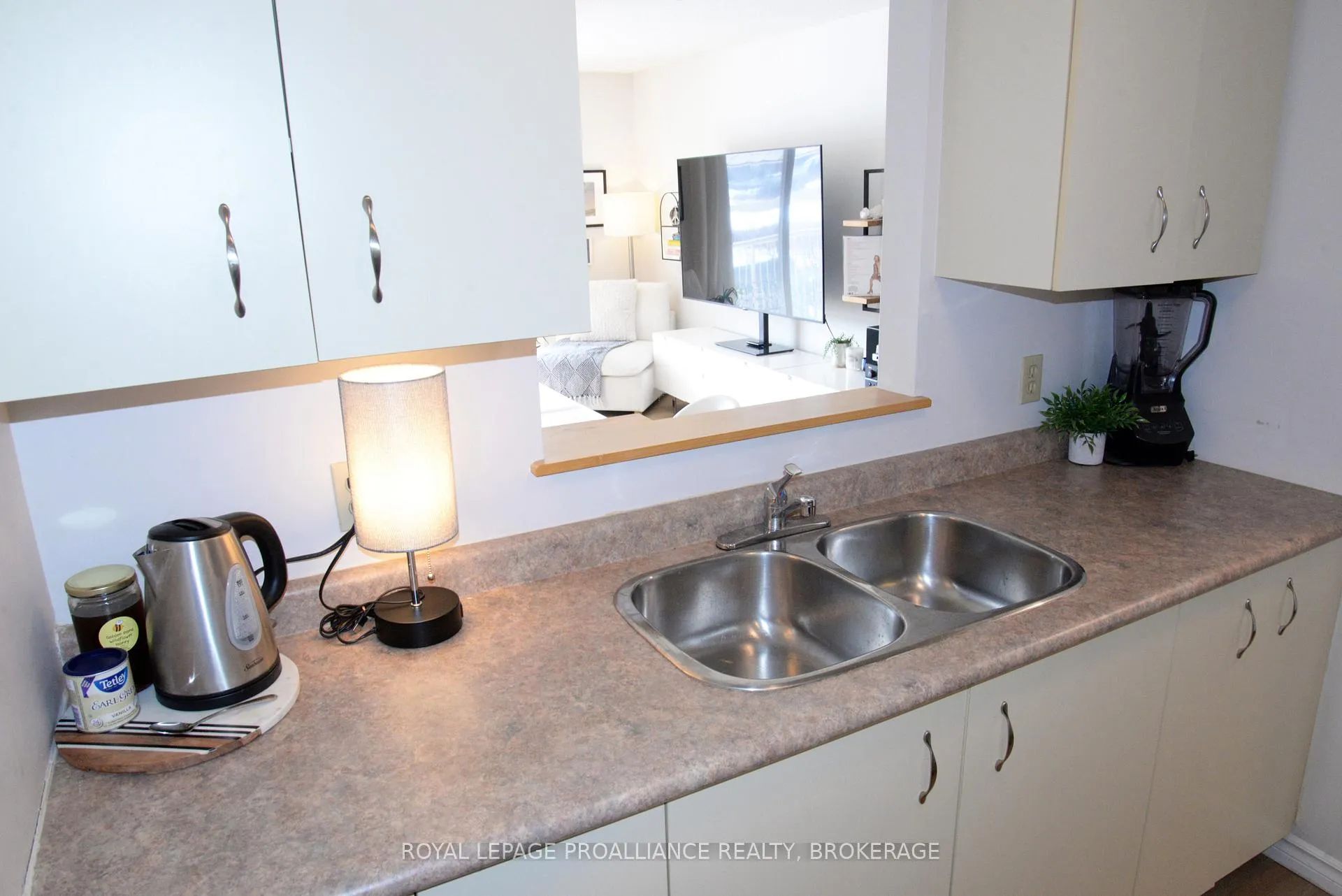 Photo 11 of Unit 411, 580 Armstrong Road, Kingston, East Gardiners Rd — HOMEH