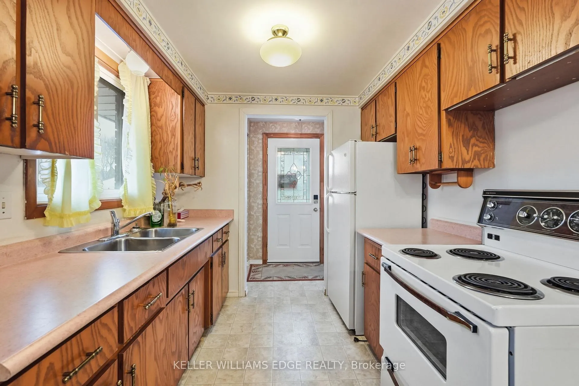 Photo 12 of 66 Geneva Crescent, Kitchener — HOMEH