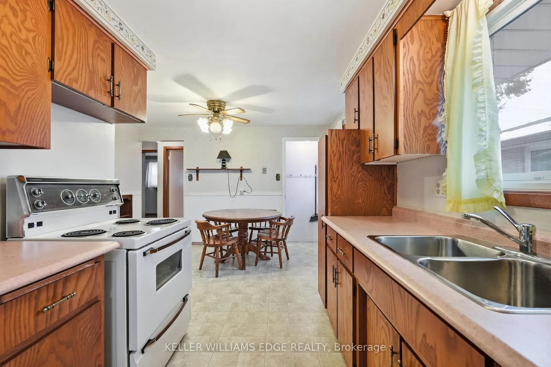 Photo 13 of 66 Geneva Crescent, Kitchener — HOMEH