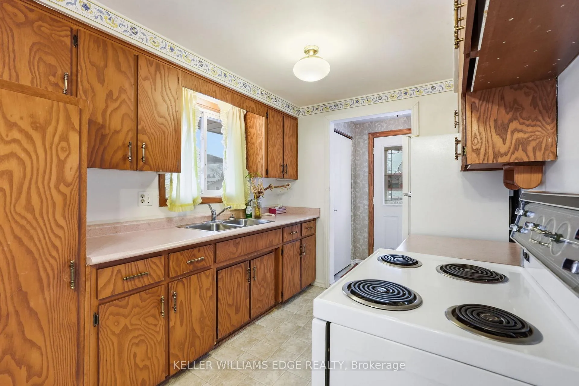 Photo 14 of 66 Geneva Crescent, Kitchener — HOMEH