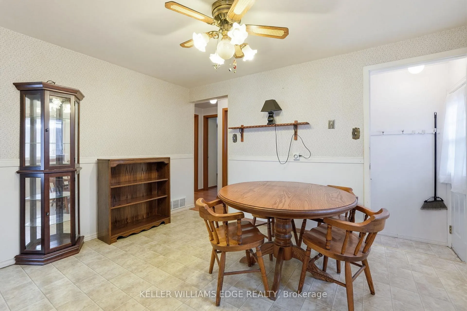 Photo 15 of 66 Geneva Crescent, Kitchener — HOMEH