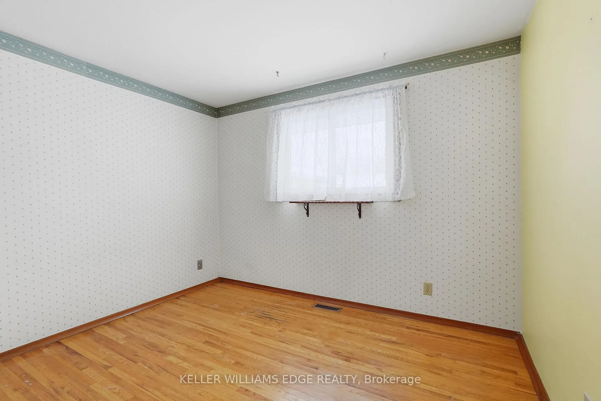 Photo 22 of 66 Geneva Crescent, Kitchener — HOMEH