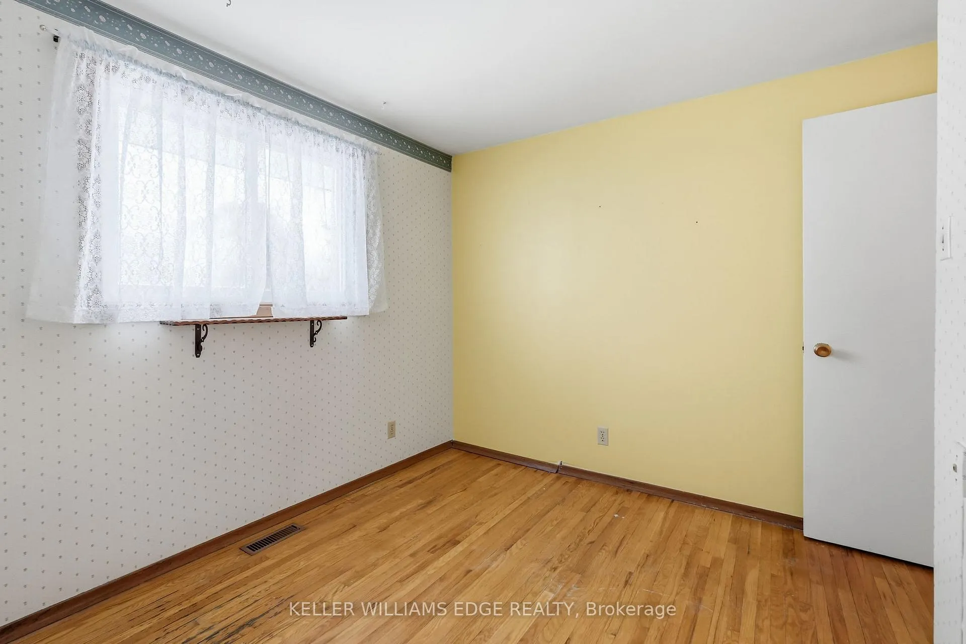 Photo 24 of 66 Geneva Crescent, Kitchener — HOMEH