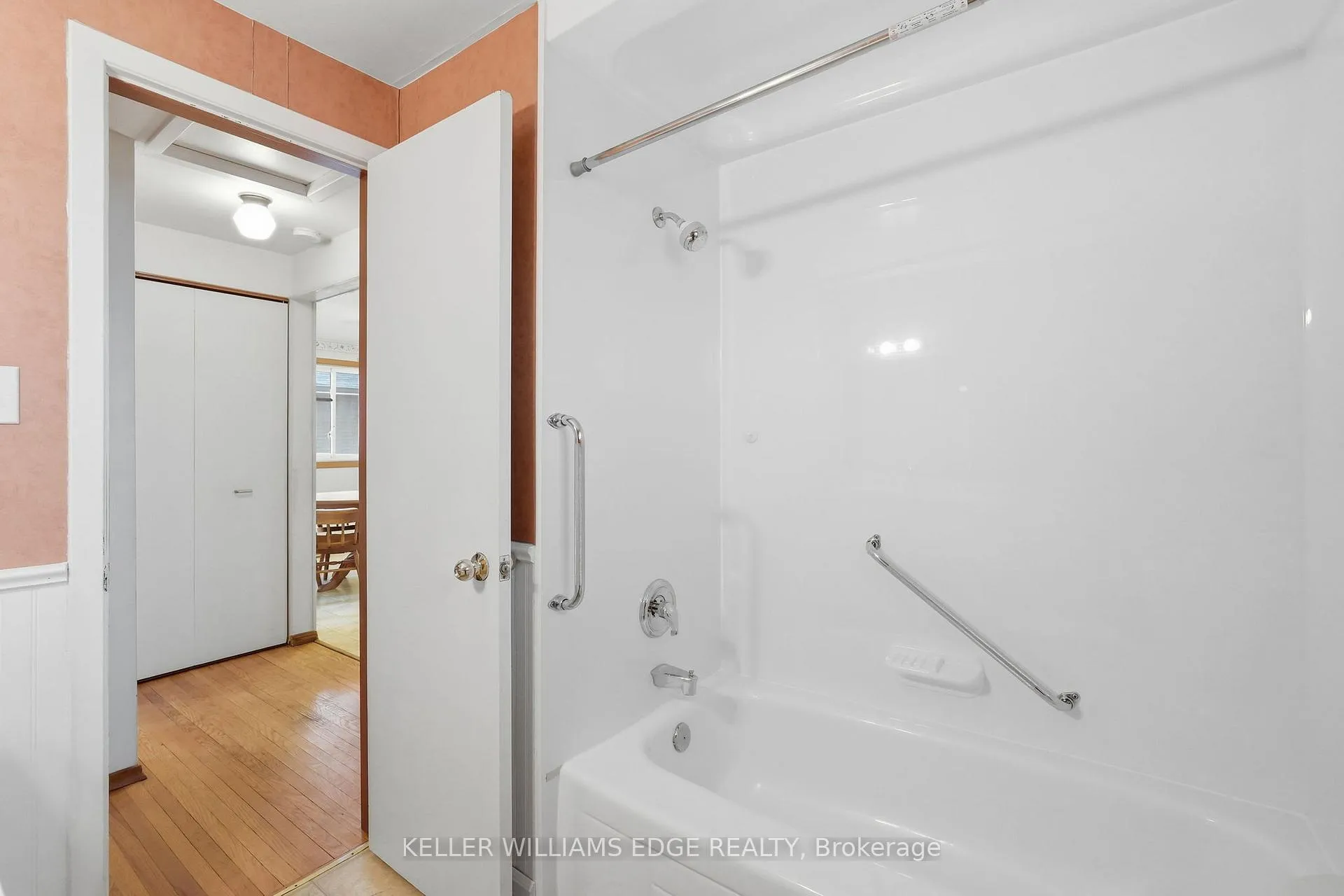 Photo 31 of 66 Geneva Crescent, Kitchener — HOMEH
