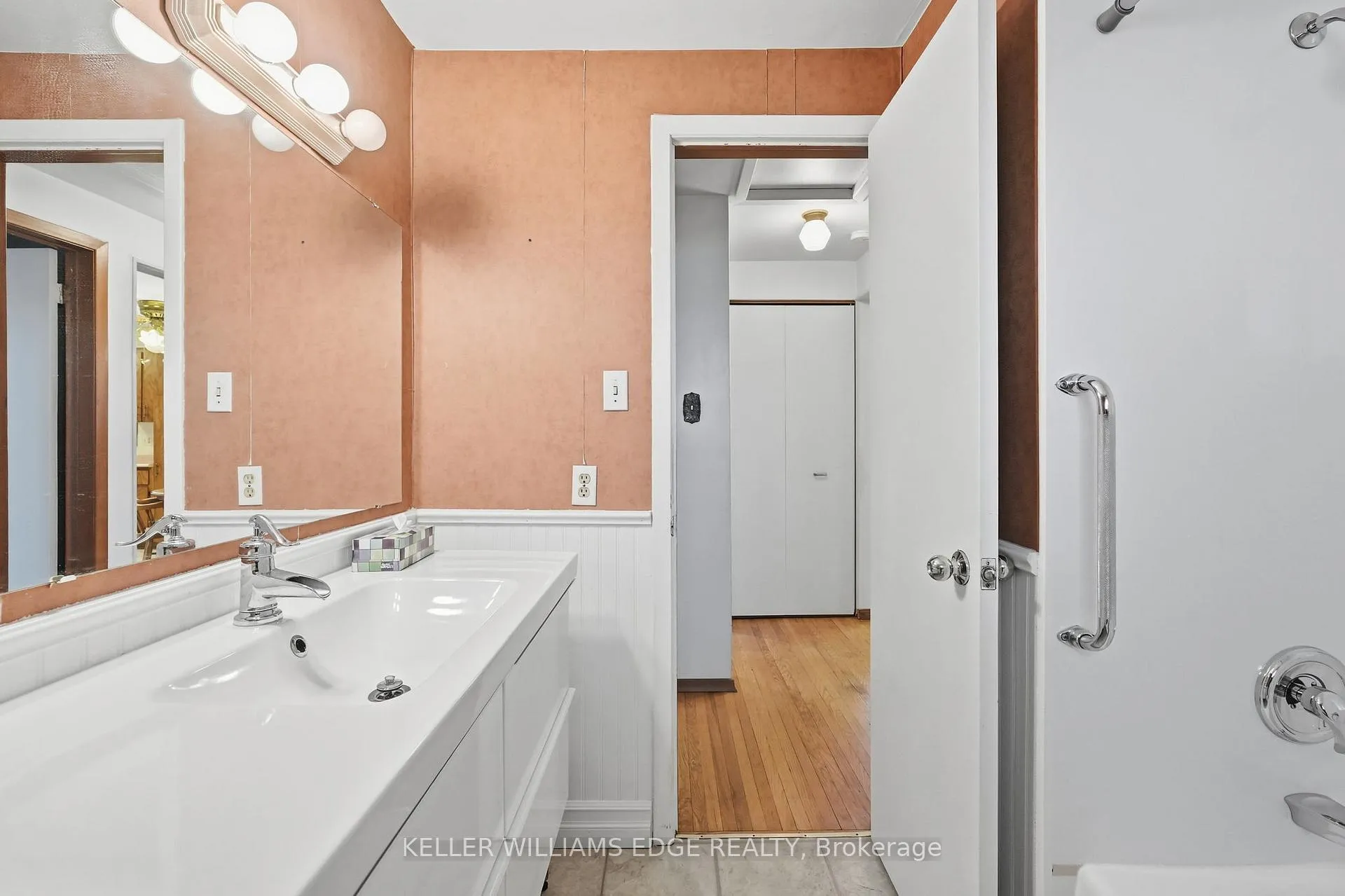 Photo 32 of 66 Geneva Crescent, Kitchener — HOMEH