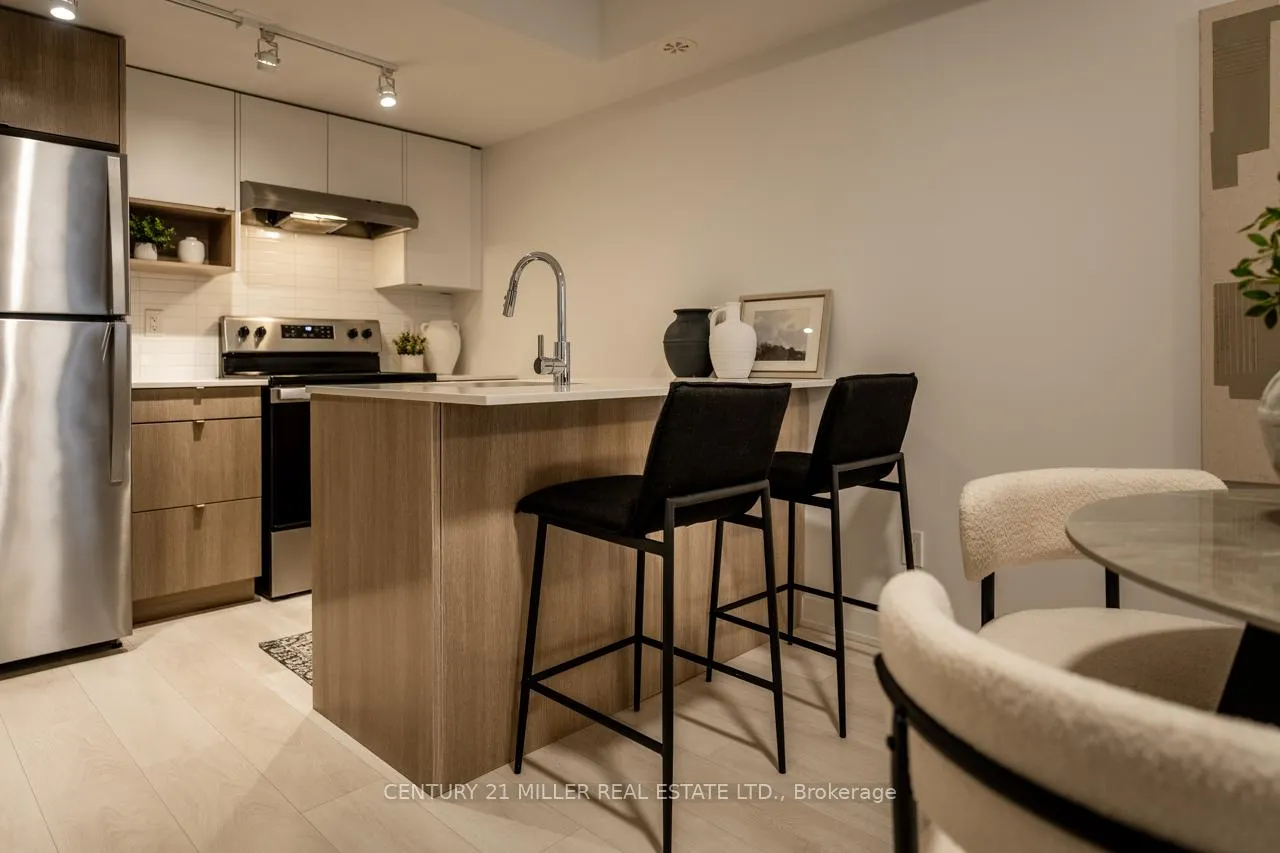 Photo 3 of Unit 608, 1129 Cooke Boulevard, Burlington, LaSalle — HOMEH