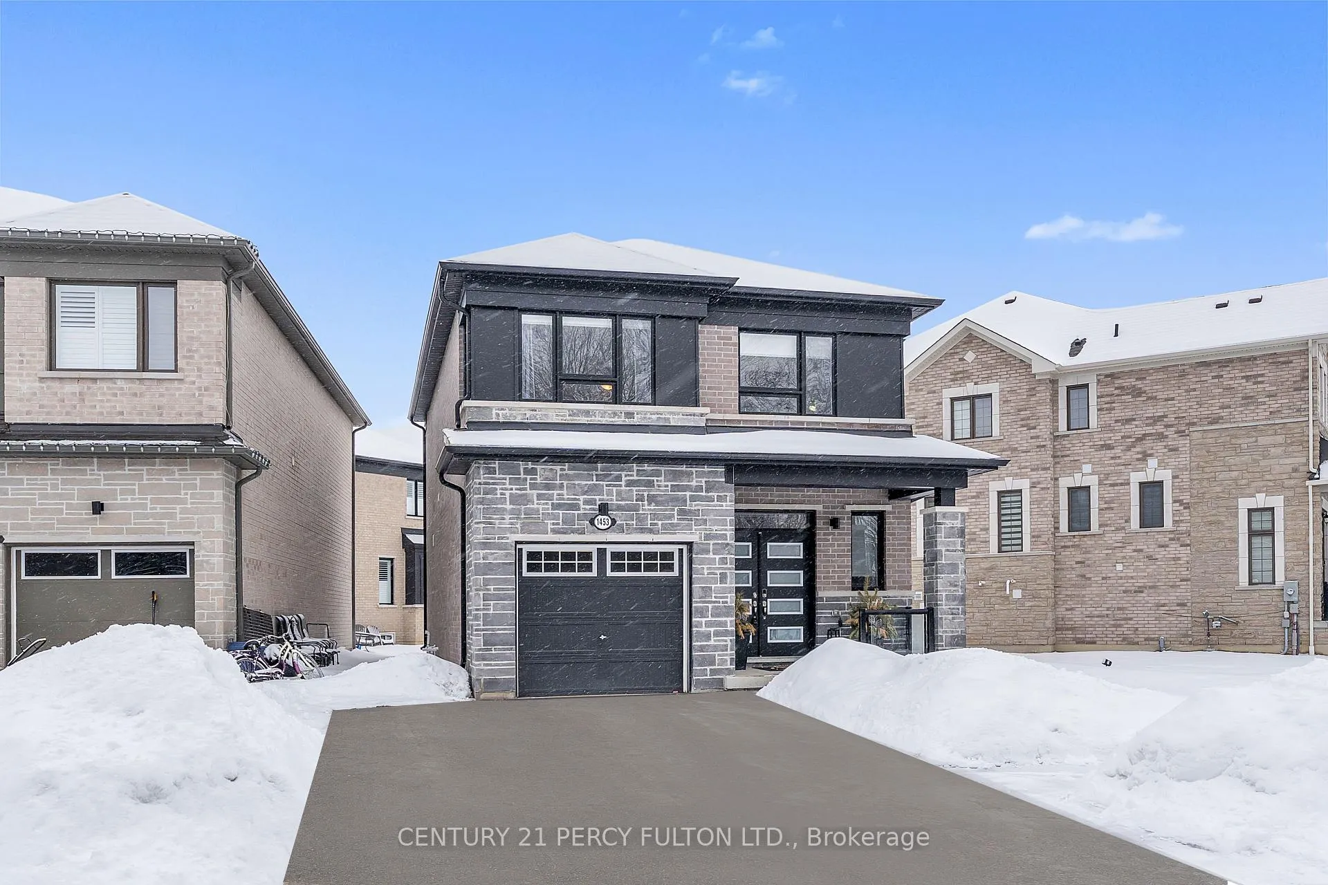 Photo 2 of 1453 Mockingbird Square, Pickering, Rural Pickering — HOMEH