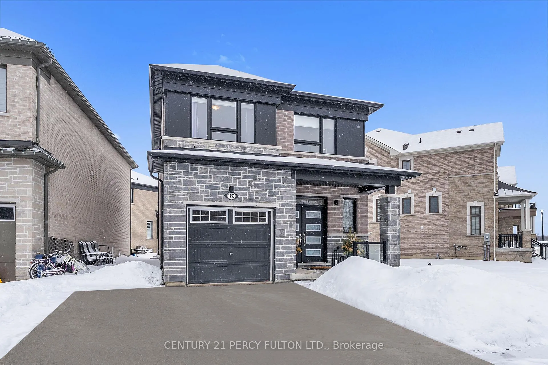 Photo 3 of 1453 Mockingbird Square, Pickering, Rural Pickering — HOMEH