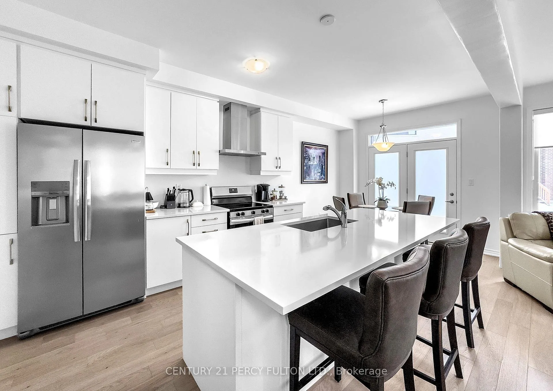 Photo 5 of 1453 Mockingbird Square, Pickering, Rural Pickering — HOMEH