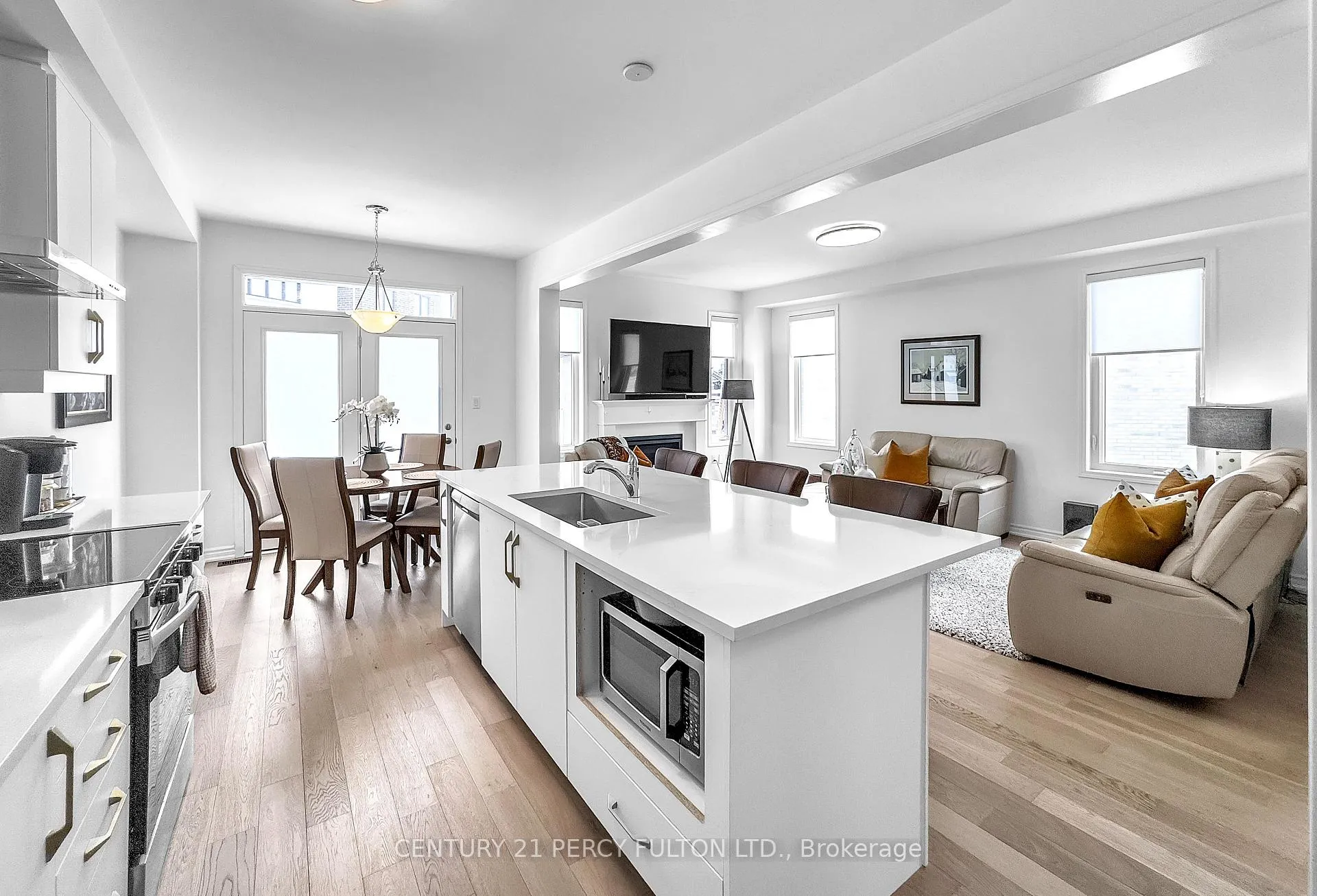 Photo 6 of 1453 Mockingbird Square, Pickering, Rural Pickering — HOMEH