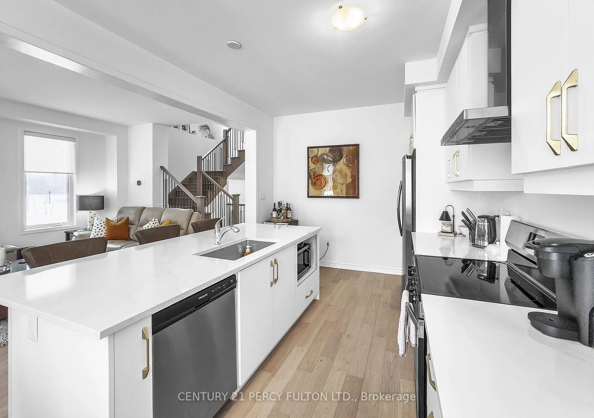 Photo 8 of 1453 Mockingbird Square, Pickering, Rural Pickering — HOMEH
