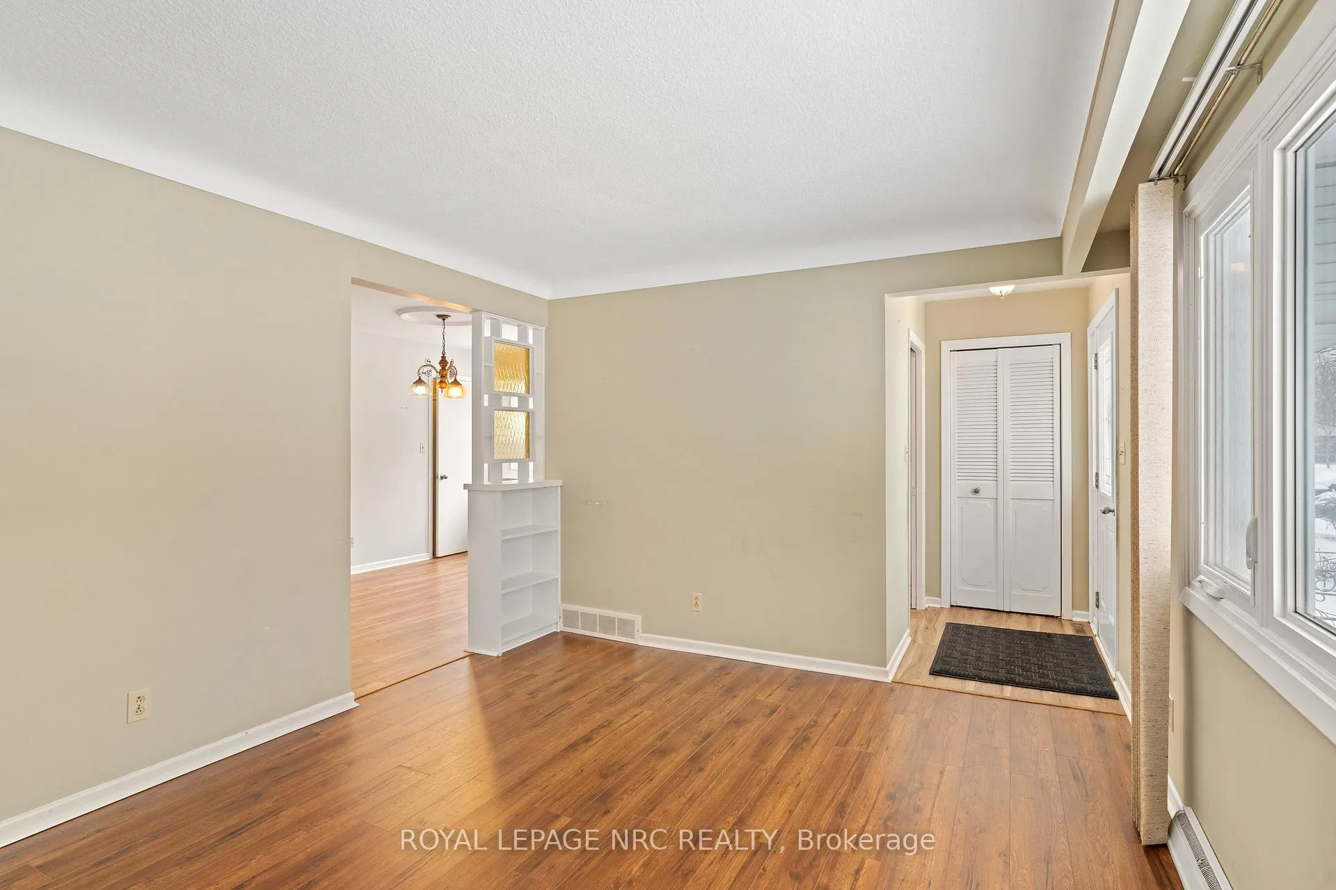 Photo 3 of 6 Brookbanks Drive N, St. Catharines, Lakeport — HOMEH