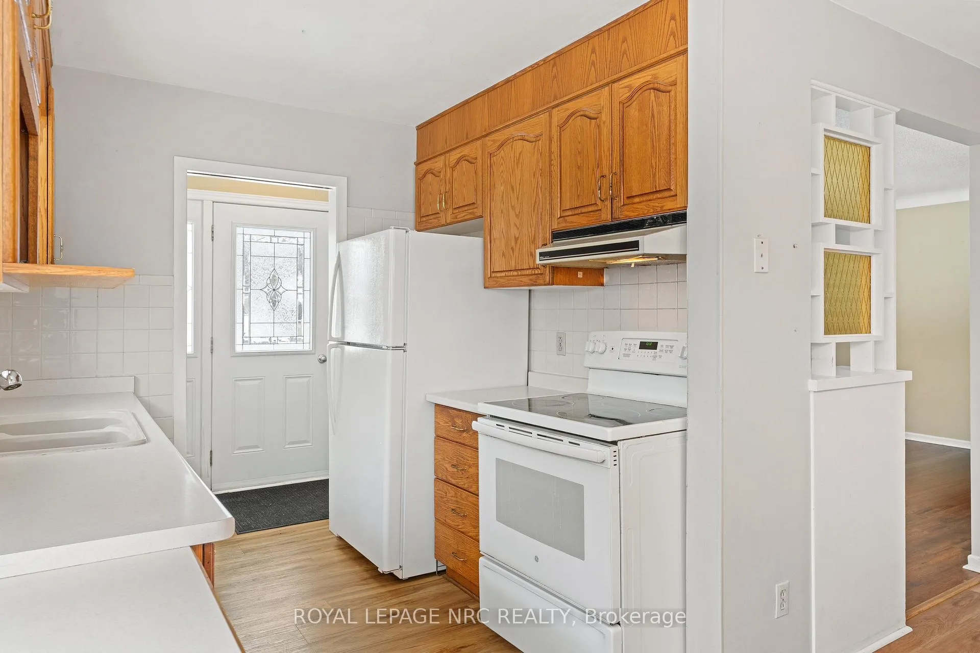 Photo 7 of 6 Brookbanks Drive N, St. Catharines, Lakeport — HOMEH