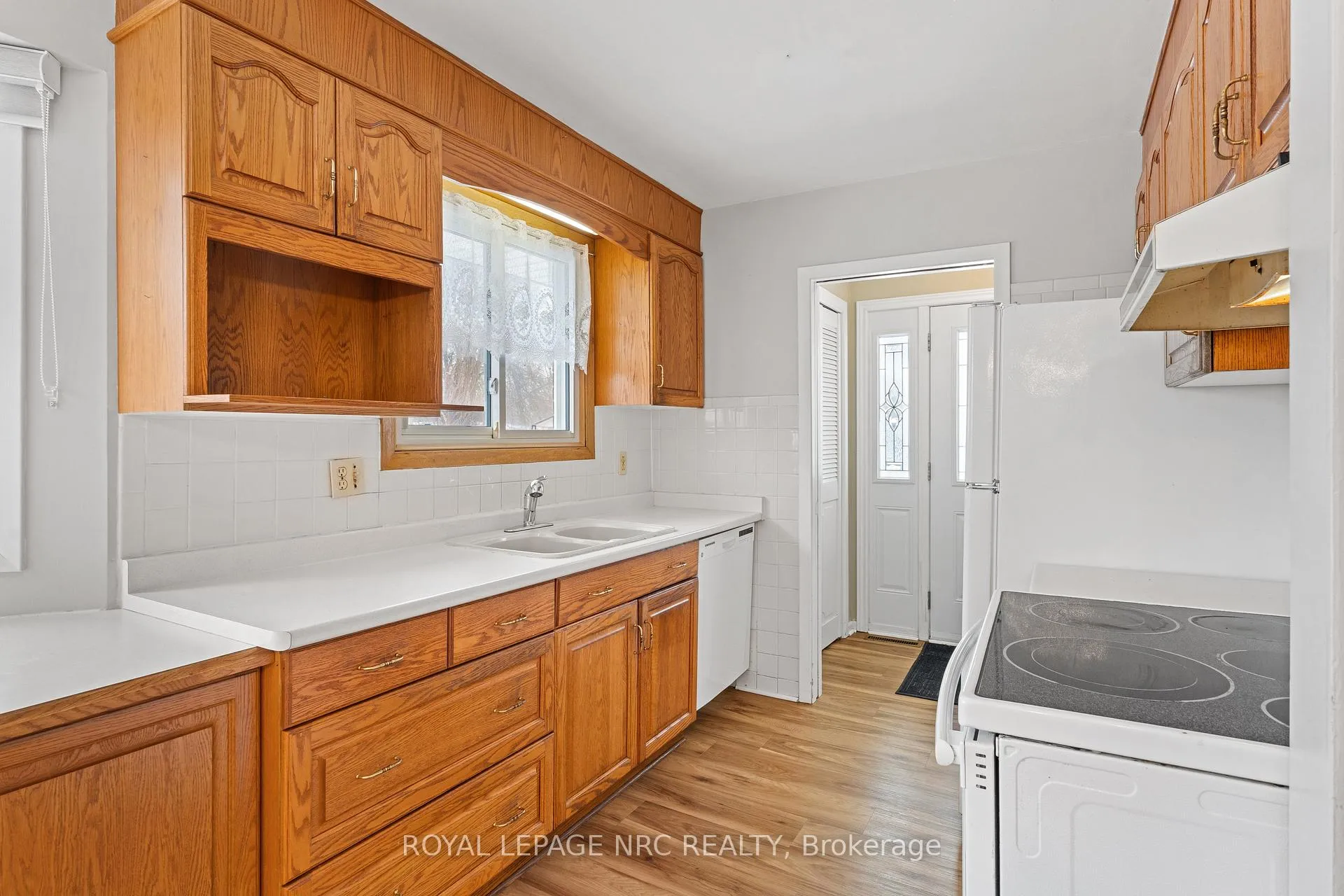 Photo 8 of 6 Brookbanks Drive N, St. Catharines, Lakeport — HOMEH