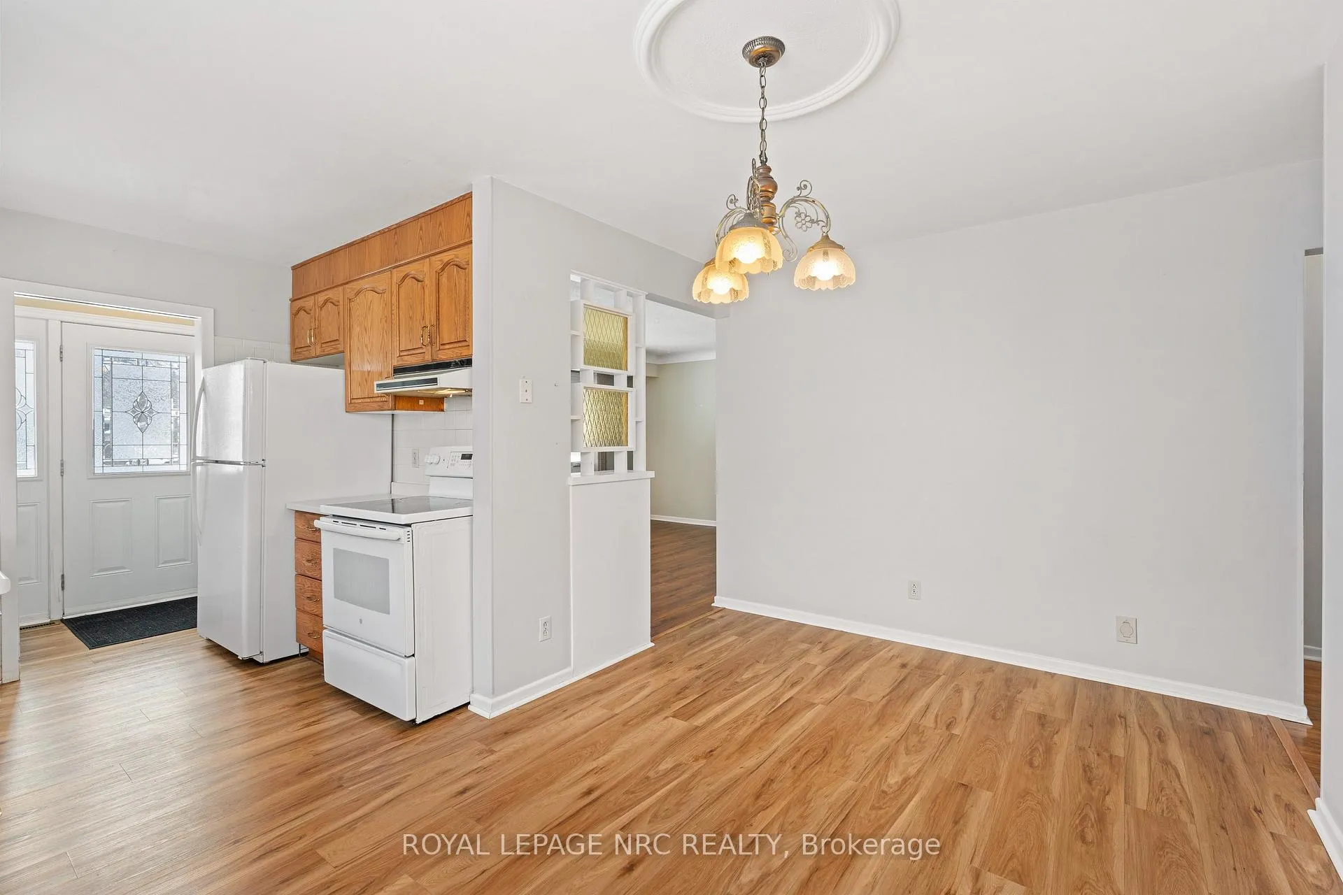 Photo 10 of 6 Brookbanks Drive N, St. Catharines, Lakeport — HOMEH