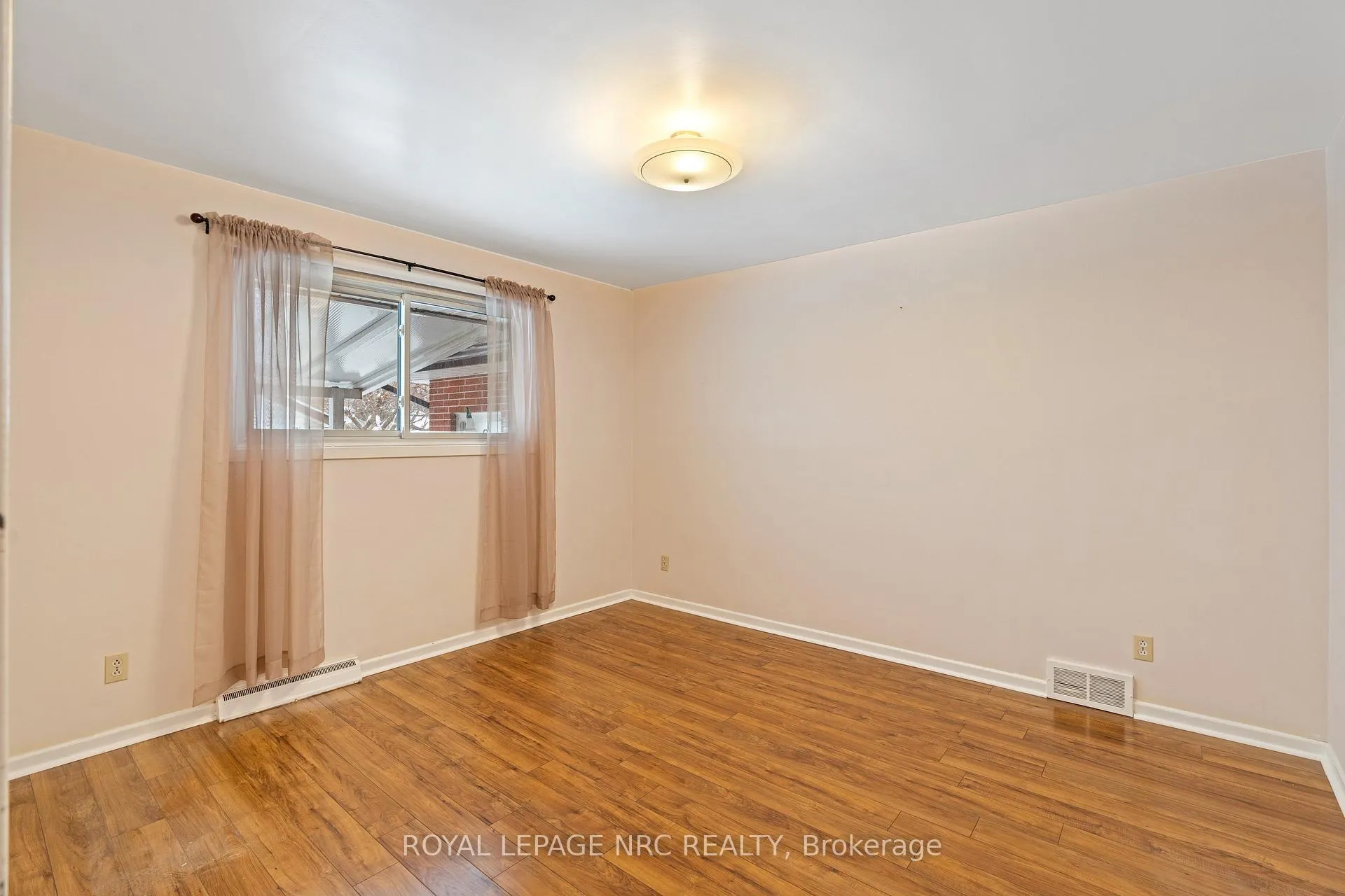 Photo 15 of 6 Brookbanks Drive N, St. Catharines, Lakeport — HOMEH